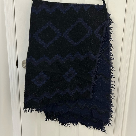 Aritzia Wilfred, Large, Scarf Shawl in Navy and Black - Picture 1 of 6